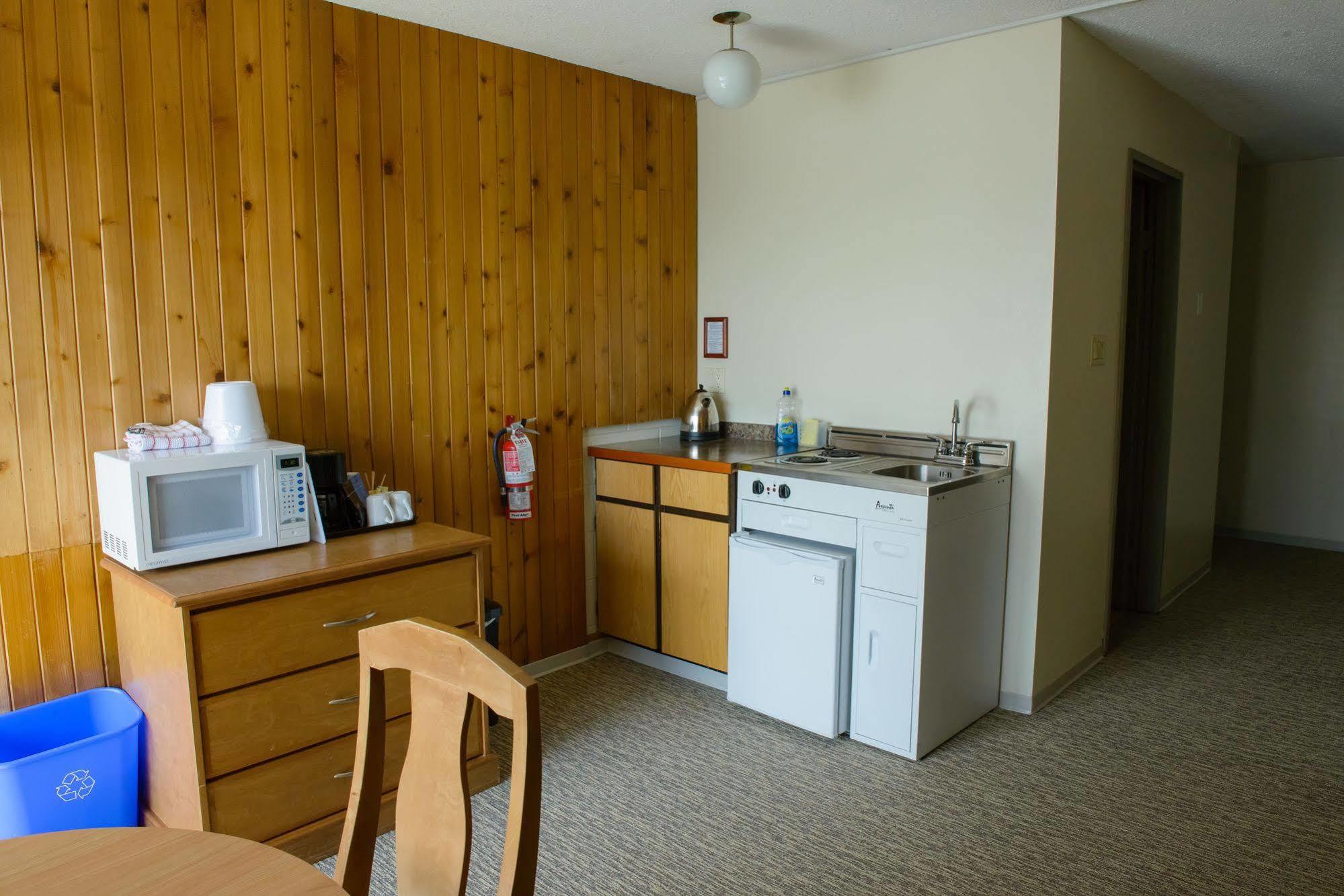 Driftwood Inn Sechelt Eksteriør bilde