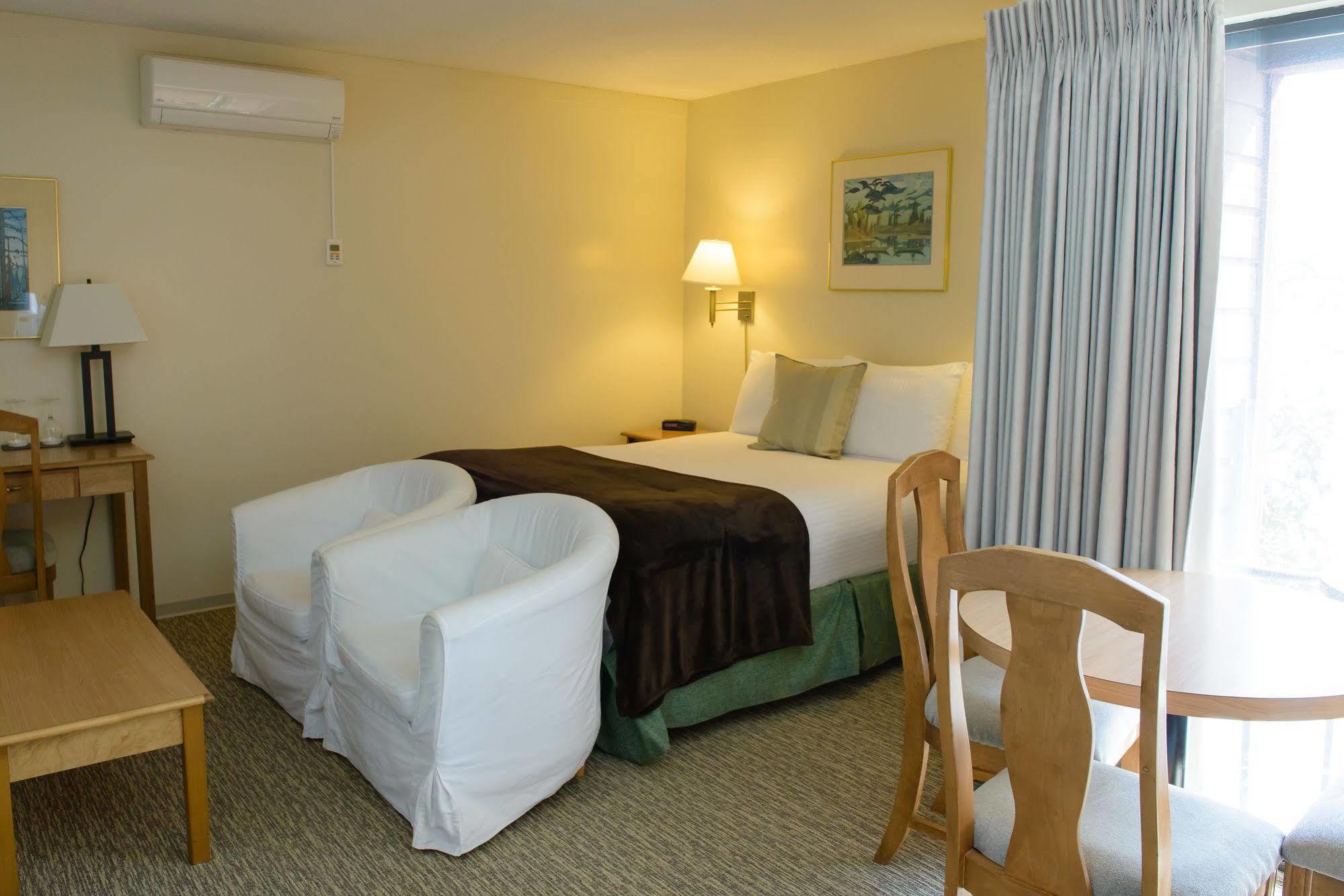 Driftwood Inn Sechelt Eksteriør bilde
