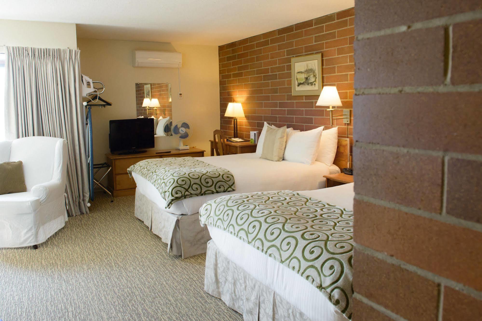 Driftwood Inn Sechelt Eksteriør bilde