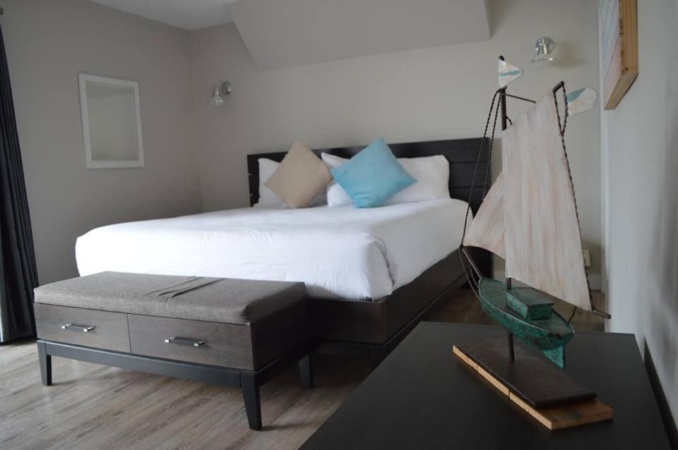 Driftwood Inn Sechelt Eksteriør bilde